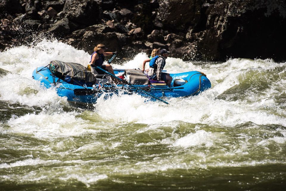 Chittum Rapid, Main Salmon. Kat Vandenheuvel carves through Chittum and avoids the wall.